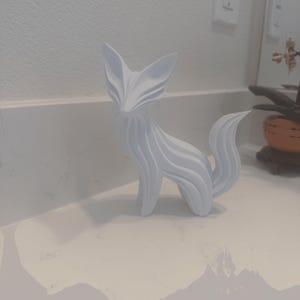 Abstract Flowing Fox Sculpture – Modern Organic Wave Art 3D Print Decor
