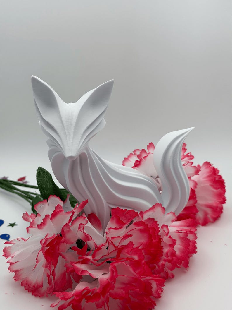 Abstract Flowing Fox Sculpture – Modern Organic Wave Art 3D Print Decor