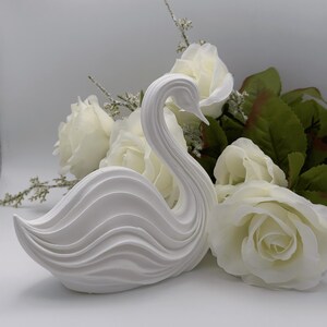 Abstract Swan Sculpture 3D Print, Modern Swan Statue, Elegant Home Decor