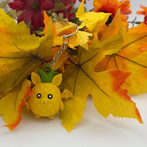 Kawaii Pineapple Bat Keychain – 3D Printed Cute Fruit Bat Charm