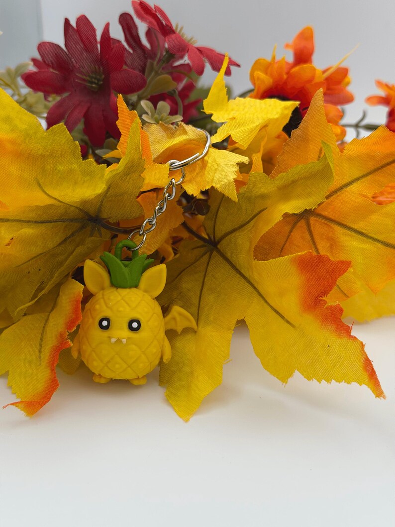 Kawaii Pineapple Bat Keychain – 3D Printed Cute Fruit Bat Charm