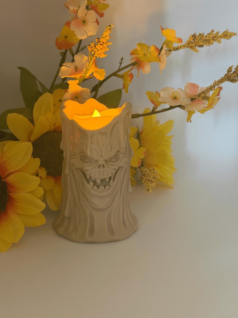 Scary Face Candle Holder – Beige Gothic Decor