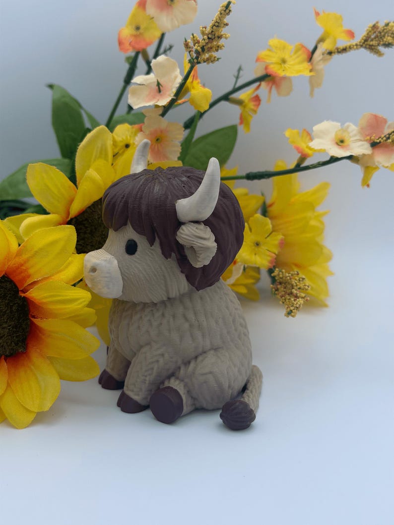 Cute Highland Cow Figure – 3D Printed PLA Decor