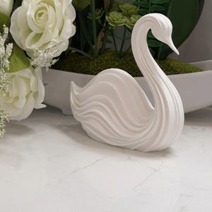 Abstract Swan Sculpture 3D Print, Modern Swan Statue, Elegant Home Decor