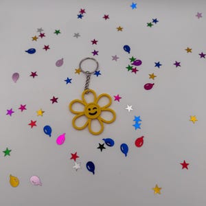 3D Printed Smiley Daisy Keychain
