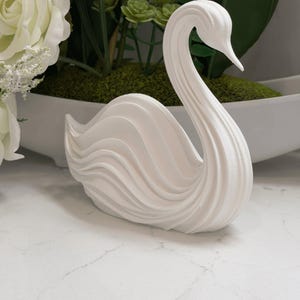 Abstract Swan Sculpture 3D Print, Modern Swan Statue, Elegant Home Decor