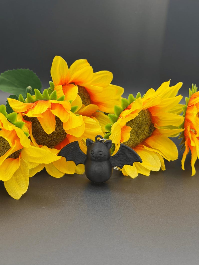Cute Black Bat Keychain – 3D Printed Halloween Bat Charm