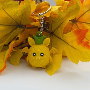 Kawaii Pineapple Bat Keychain – 3D Printed Cute Fruit Bat Charm