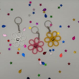 3D Printed Smiley Daisy Keychain