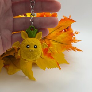 Kawaii Pineapple Bat Keychain – 3D Printed Cute Fruit Bat Charm