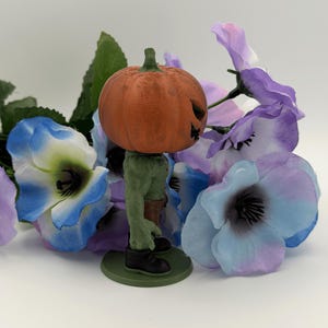 Pumpkin Head Zombie – Hand-Painted 3D Printed Halloween Decor Figure