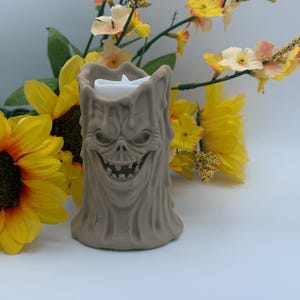 Scary Face Candle Holder – Beige Gothic Decor