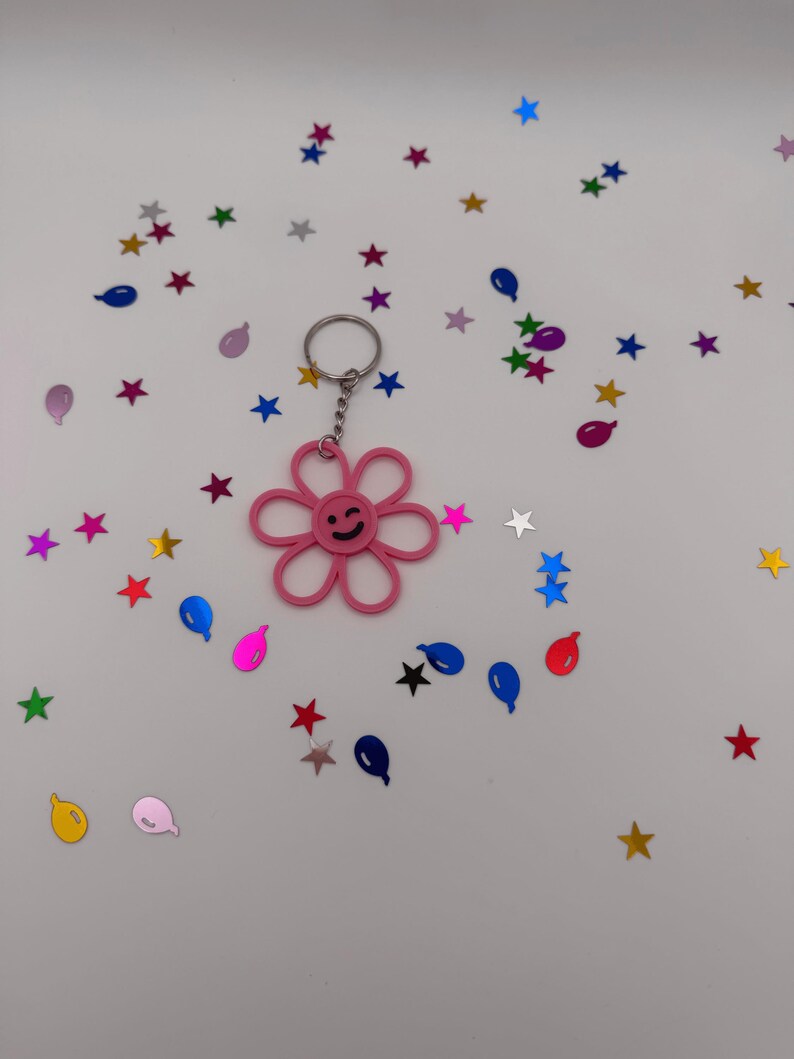 3D Printed Smiley Daisy Keychain