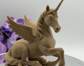 Gevleugelde eenhoornfiguur, 3D-geprint, fantasiedecoratie, magische eenhoorn, verzamelobject.