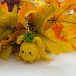 Cute Pineapple Bunny Keychain – 3D Printed Kawaii Fruit Bunny Charm