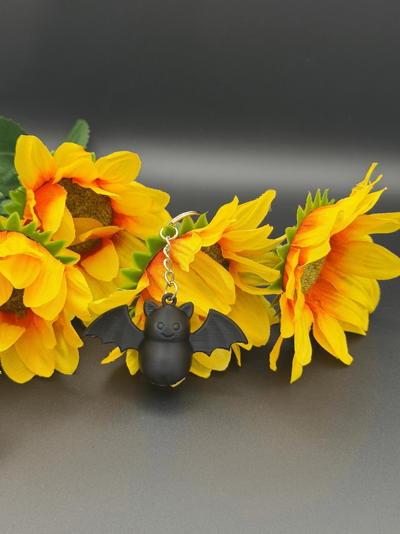 Cute Black Bat Keychain – 3D Printed Halloween Bat Charm