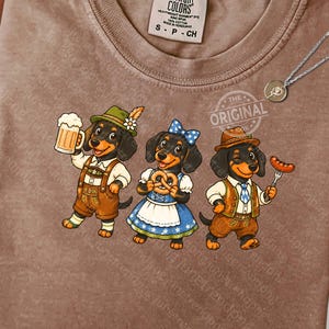 Oktoberfest-Hunde, Dackel (PNG-Datei), lustige Dackel-Mama-Grafiken, skurriles Dackel-Prost-Bier-Sublimationsdesign, Festival-Liebhaber