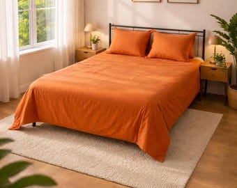 Juego de funda nórdica color terracota, ropa de cama color naranja quemado, decoración minimalista bohemia en tonos tierra para el dormitorio.