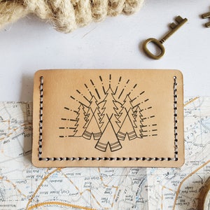 Cartera para tarjetas de acampada, tarjetero de cuero personalizado, billetera cosida a mano, regalo para el día del padre, tarjetero para novio montañista