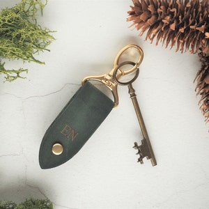 Personalised leather key fob, custom leather keyring, swivel clip