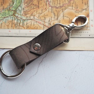 Porte-clés Ben Nevis, porte-clés en cuir personnalisé accessoires de randonnée en montagne cadeau d'alpinisme topographie carte en cuir porte-clés fête des pères