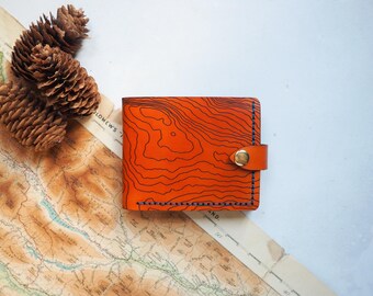 Cartera personalizada con sección para monedas y diseño de montaña Topography