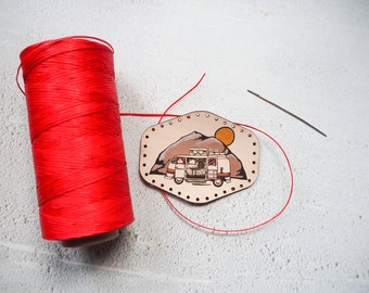 Parche de cuero para autocaravana pintado a mano: recuerdo de equipo de acampada