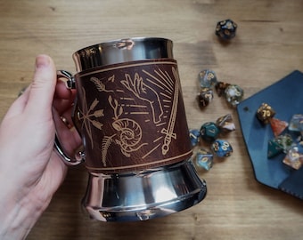 Jarra de cerveza envuelta en cuero de D&D, la taza de los mazmorros