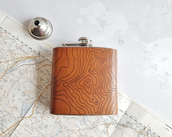 Frasco de cuero topográfico personalizado: botella de whisky personalizada, regalo para senderismo