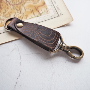 Scafell Pike porte-clés, porte-clés en cuir personnalisé accessoires de randonnée en montagne cadeau d'alpinisme topographie carte en cuir porte-clés fête des pères
