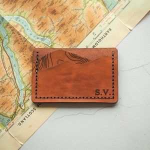 Titular de la tarjeta de mapa personalizado, titular de la tarjeta de cuero personalizado, billetera cosida a mano, regalo del día del padre, titular de la tarjeta del novio de la billetera del hombre de montaña