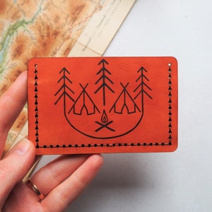 Cartera de cuero de montaña, tarjetero de cuero personalizado, cartera cosida a mano, regalo de camping, monedero de hombre de montaña titular de la tarjeta de novio