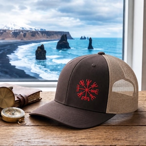 Vegvisir Nordisk Kompass Truckerkeps: Broderad vikingasymbol, justerbar snäppback