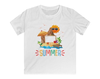 Maglietta con scena estiva di spiaggia / Occhiali da sole, sole, capanna tiki, castello di sabbia per bambini