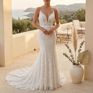 Vestido de novia de encaje estilo sirena con tirantes finos, vestido de novia ajustado de encaje, vestido de novia elegante, vestido de novia rústico
