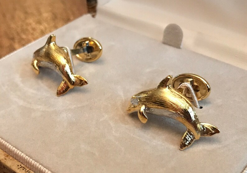 Original Vintage SWANK Arts of the World Dolphin Cufflinks image 3