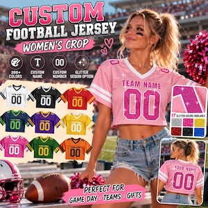 Top cropped personalizado de futebol americano feminino, com nome, número e logo, lantejoulas e glitter, ideal para torcedoras, perfeito para o dia do jogo ou para levar para a festa.