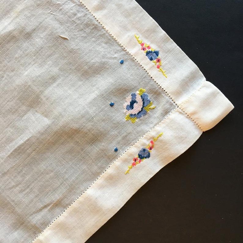 Ladies Handkerchief Wedding Handkerchiefs Wedding Accessories Vintage Embroidered Hankie Gift for Her Bridal Hanky Bridal Shower Gift