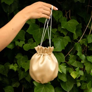 Elegante pochette in raso con pochette dorata per matrimonio, festa, occasione speciale, semplice ed elegante aggiunta al tuo abito da sera