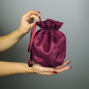 Doppellagiger Spitzen-Satin seidig Himbeere Burgund Weinrot Tasche Geldbeutel Geldbörse Hochzeit Kommunion Luxus Stickerei Weinrot mauve Farbe