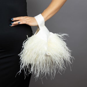 Sac à main noeud japonais crème ivoire plumes pochette vert fluo ou fuchsia ou noir, mariage, fête, sac de fête, satin, bal de promo, pochette en plumes
