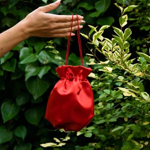 Elegante borsa a mano pochette porta soldi occasione speciale, comunione realizzata in raso rosso rouge rojo scarlet borsa da sposa regalo da sposa matrimonio
