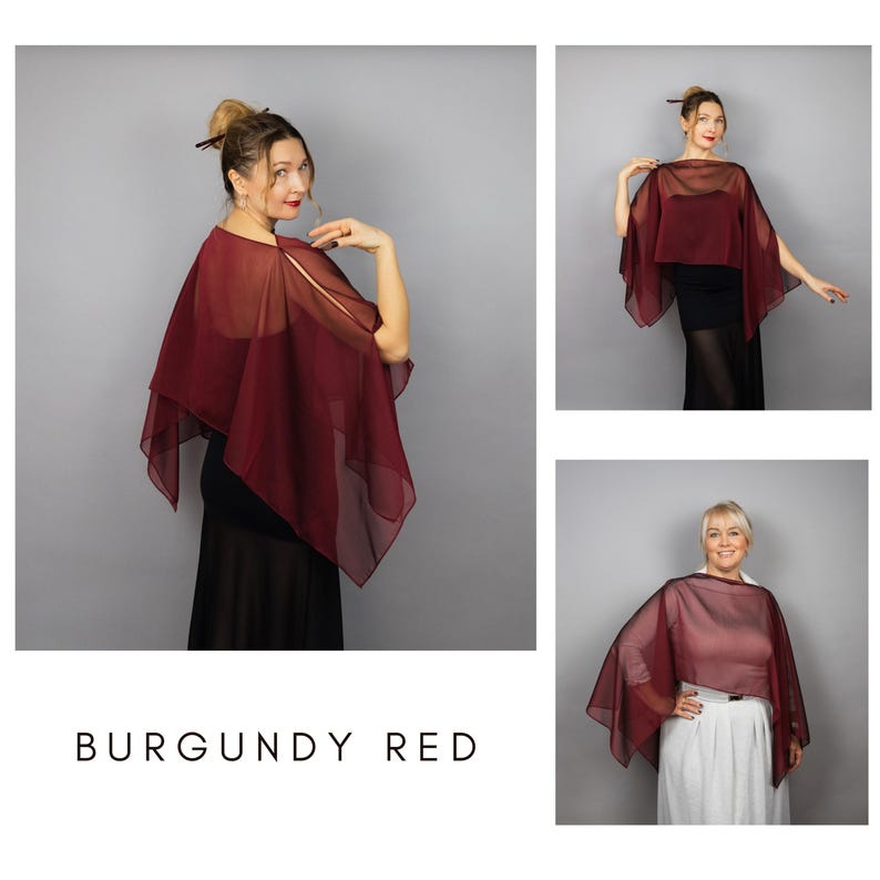 K&ouml;nnte beinhalten: Burgunderroter, durchsichtiger Umhang mit einem geschichteten Design. Der Umhang wird in mehreren Ansichten gezeigt, drapiert &uuml;ber einem schwarzen Oberteil und Rock sowie einem wei&szlig;en Rock. Der Text "BURGUNDY RED" wird unten im Bild angezeigt.