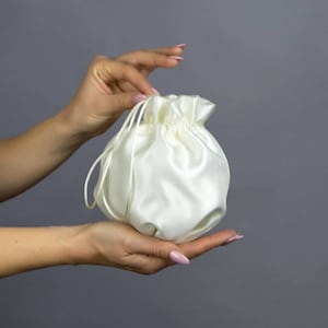 Borsa avorio, borsa in organza di raso avorio, borsetta avorio, pochette avorio, borsa da sposa, borsa da sposa, borsa per la comunione, borsa per il ballo di fine anno, borsa per soldi in raso avorio, piccola borsa