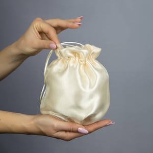 Borsa in organza di raso, champagne beige ecru crema per il tuo matrimonio o comunione, borsa porta soldi da sposa, borsa da sposa