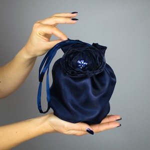 Elegante borsa blu navy da sposa primavera estate borsa in raso borsa porta soldi in raso comunione, festa, accessorio per abito blu, pochette