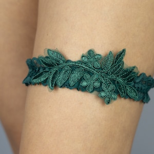 Bridal garter, tossing garter, lace garter, prom garter, irish green, emerald, bridal gift, wedding gift, green garter
