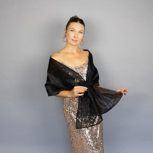 Zwarte organza omslagdoek zwarte doortrekomslagdoek zwarte sjaal zwarte bruidsmeisjesjaal zwarte organza sjaal zwarte luswikkel vrouw organza schouderophalen