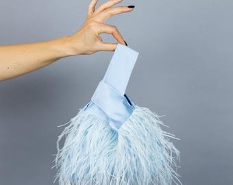 Hellblaue Japanische Knotentasche mit Federn – Elegante Feder Clutch – Braut Geldbörse – Hochzeitsgast Abendtasche – Glam Party Handtasche