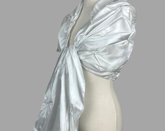 Blanc clair avec pointe grise Châle Satin wrap boléro haussement d’épaules mariage soirée robe de mariée châle , cadeau femme, foulard femme, 301